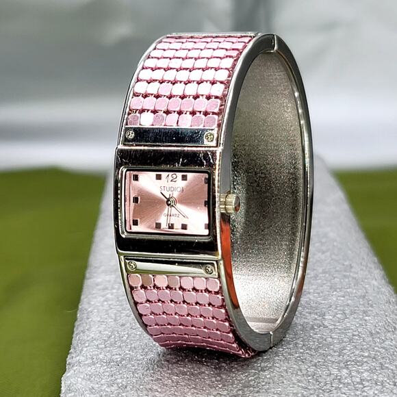 VTG STUDIO Wide Cuff Clamper Pink Metalic Mesh Silvertone Watch Bracelet - Picture 3 of 5